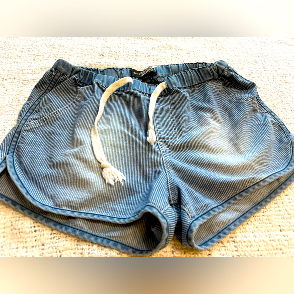 🚨PART OF 4 for 15🚨 Ardene Premium Denim Shorts Size 5 with draw stringsw